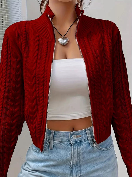 Damen Strickjacke mit elegantem Kabelstrickmuster und moderner Stehkragenoptik EB