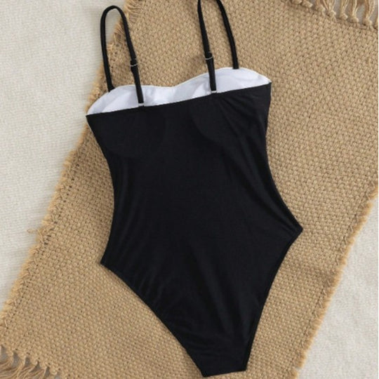 Damen Einteiliger Badeanzug mit raffiniertem Cut-Out und elegantem Ringdetail EB