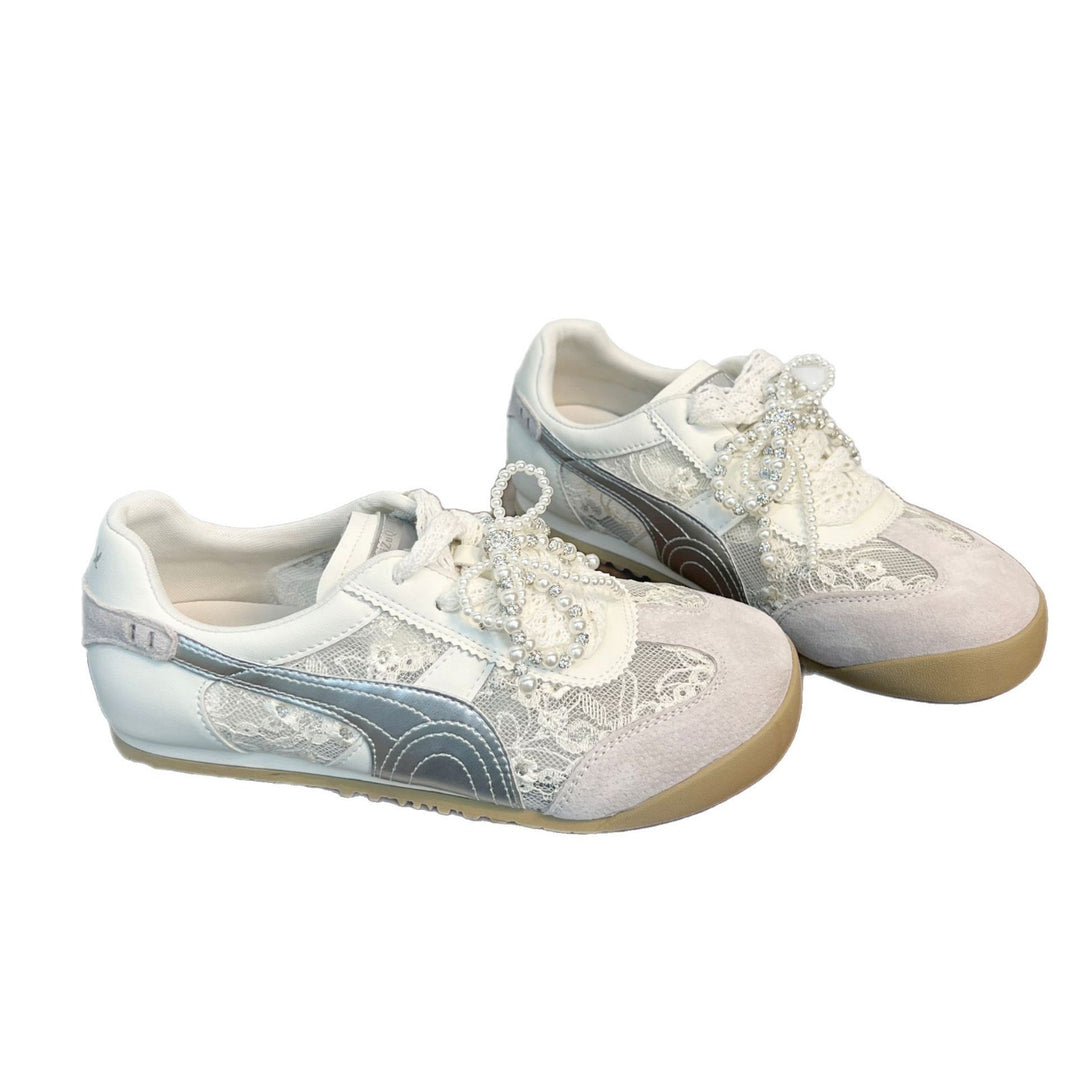 Damen Sneakers mit eleganten Spitzeneinsätzen und modischen Perlenverzierungen EB