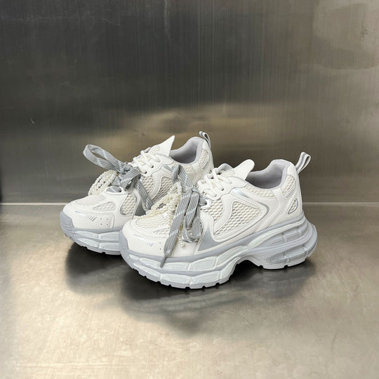 Damen Sportliche Sneakers mit atmungsaktivem Mesh und eleganten perlenverzierten Schnürsenkeln EB