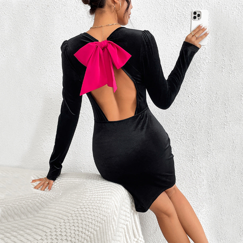 Damen figurbetontes Samt-Minikleid mit V-Ausschnitt langen Ärmeln und leicht gerafften Schultern Eichborn Berlin
