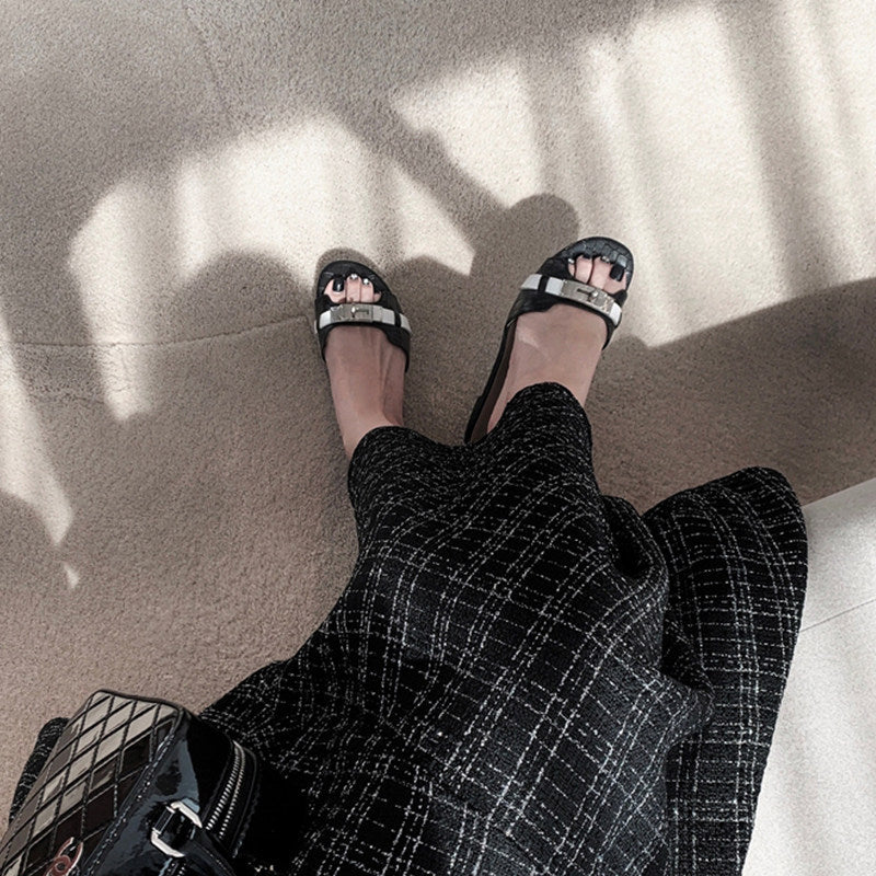 Damen Elegante Zehentrenner-Sandalen mit glänzenden Metallakzenten EB
