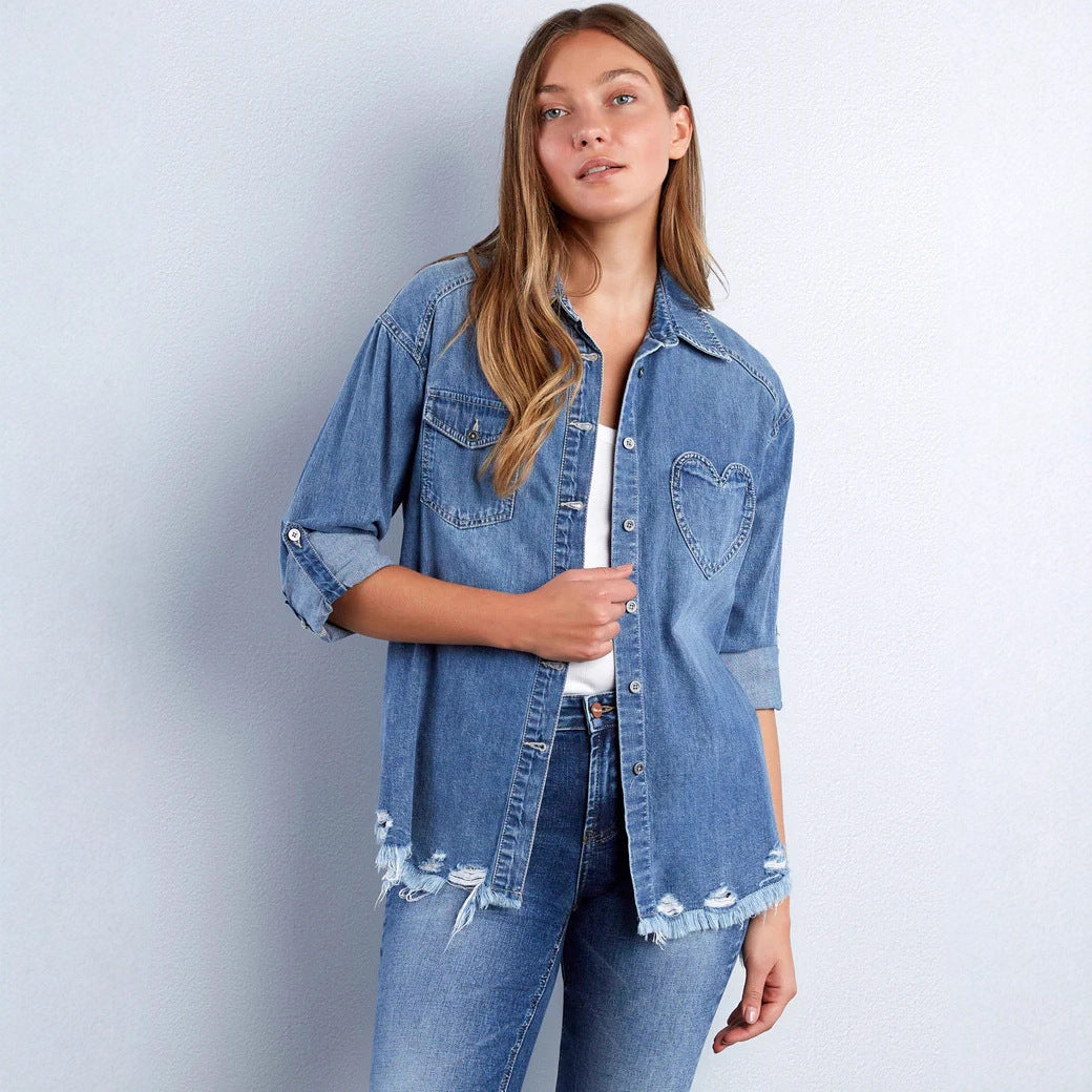 Damen nan lässige Denim-Hemdjacke Oversize mit aufgesetzten Brusttaschen, Herz-Stickdetail und ausgefranstem Saum EB