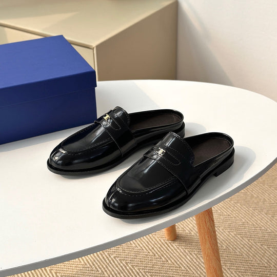 Damen Mokassin-Pantoletten mit elegantem Lackleder und modischem Schmuckdetail EB
