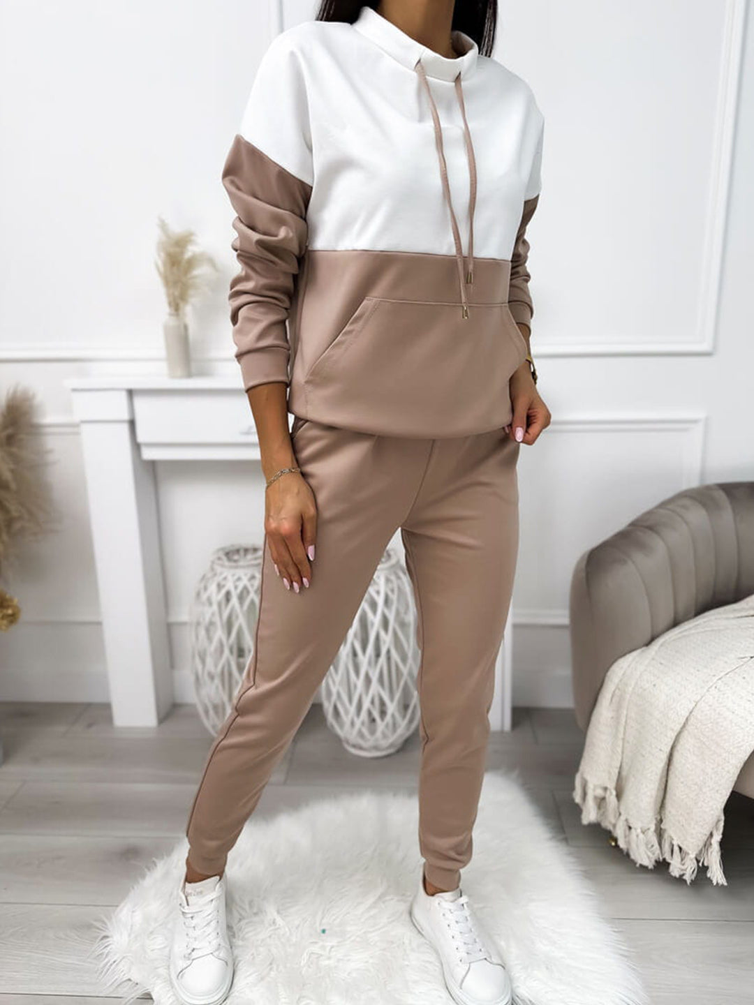 Damen Zweiteiliges Loungewear‑Set mit Stehkragen, Kängurutasche und schmaler Jogginghose EB