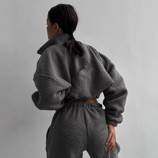 Damen Teddy-Fleece-Loungewear Set mit halbem Reißverschluss elastischem Tunnelzugbund und weitem Bein Eichborn Berlin