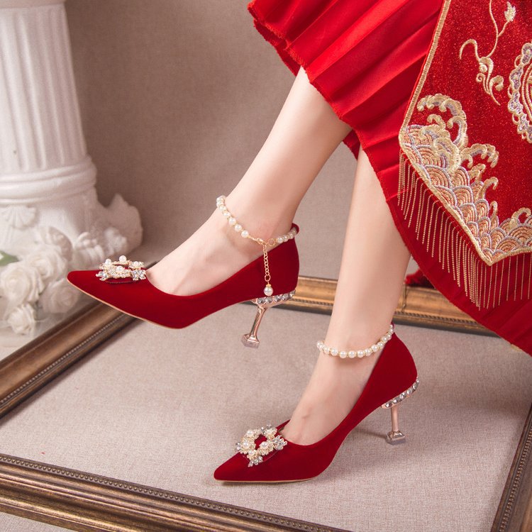 Damen elegante spitze Pumps mit funkelndem Schmuckdetail EB