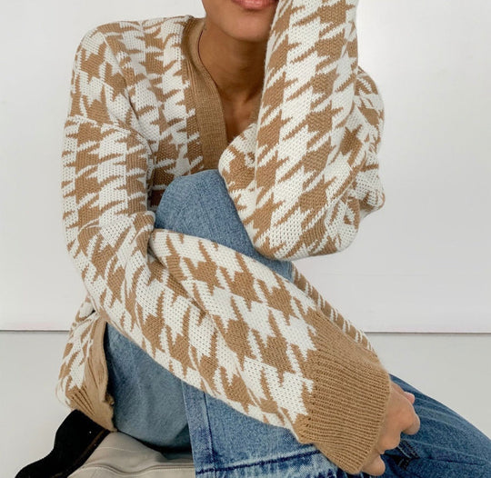 Damen Grobstrickpullover mit modernem Hahnentrittmuster und Knopfleiste EB