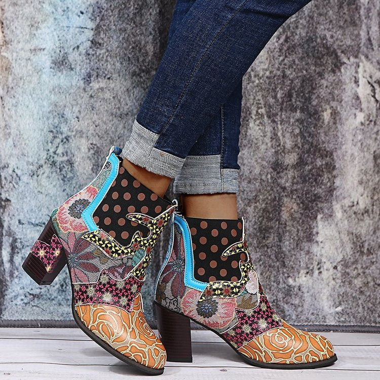 Damen Elegante Stiefeletten mit floralen Mustern und dekorativen Knöpfen EB