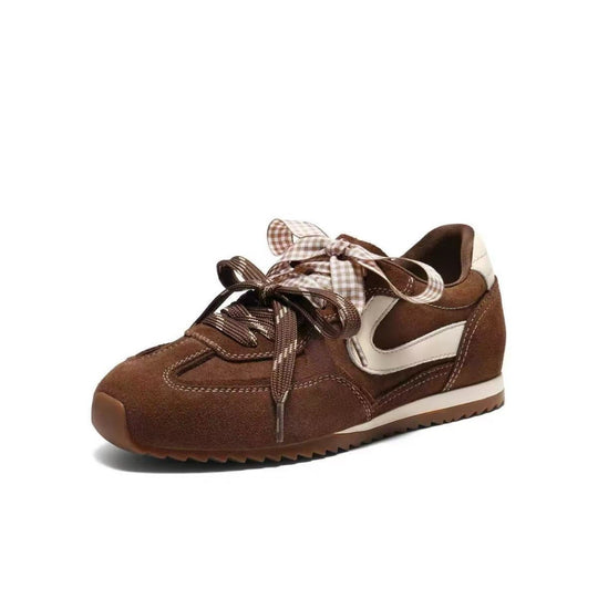 Damen Retro Sneakers mit hochwertigem Wildleder und modischem Riemen EB