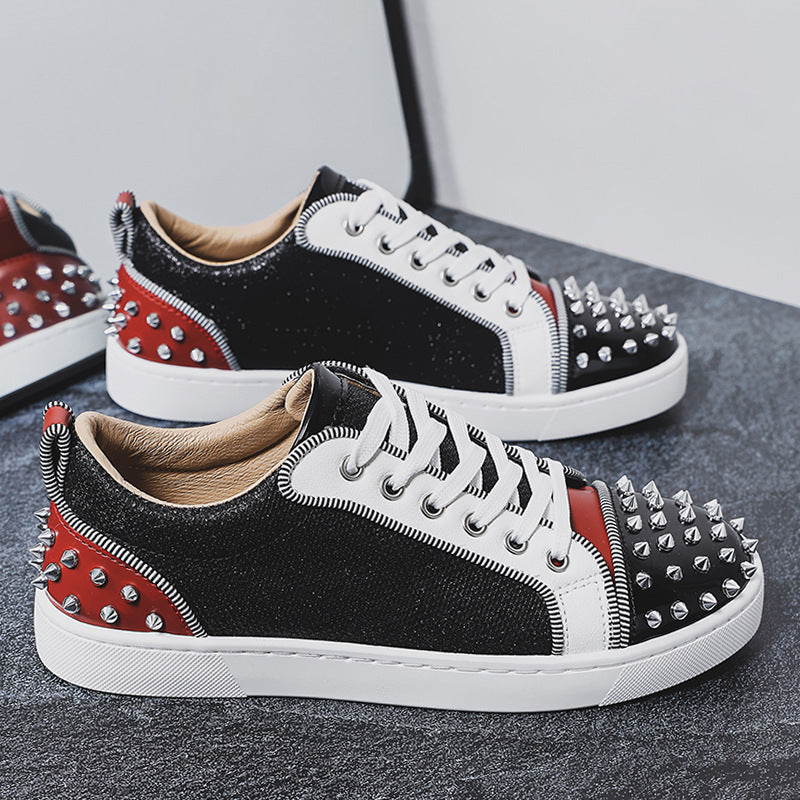 Damen glitzernder Low-Top Sneaker mit spitzem Nietenbesatz und gepolstertem Lederfutter EB