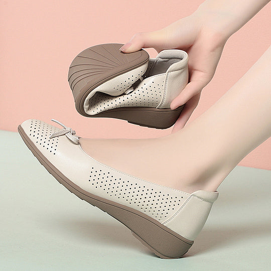 Damen Ballerinas mit perforierter Oberfläche und komfortablem Blockabsatz EB