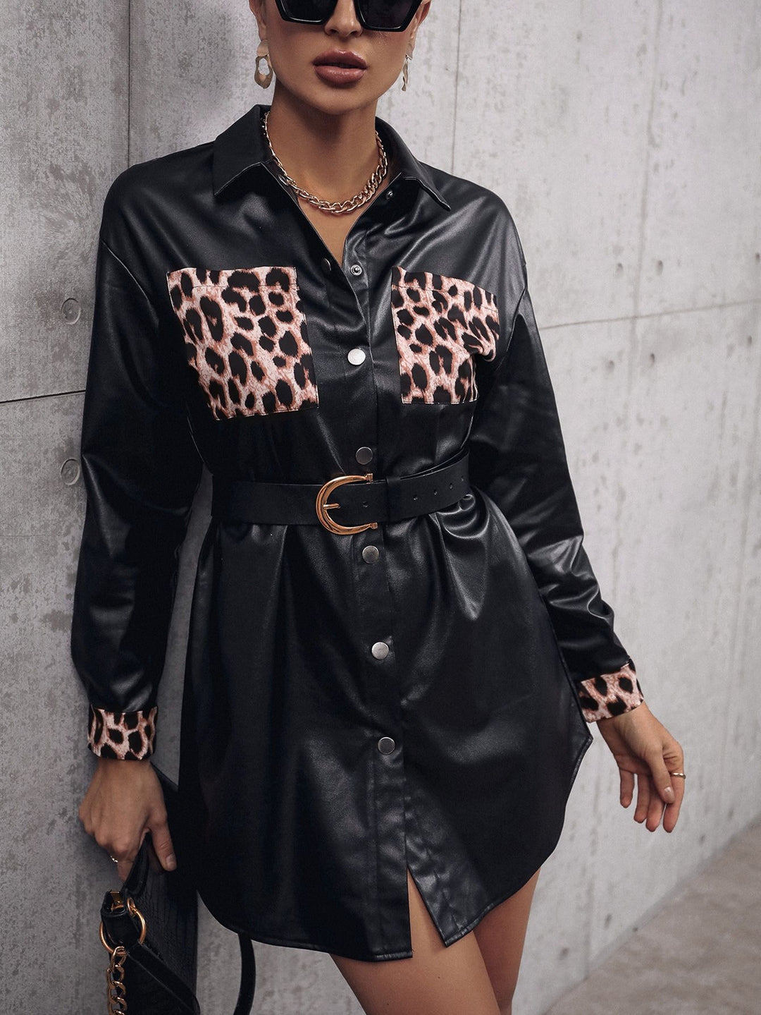 Damen Kunstleder Hemdblusenkleid mit animalischem Print und taillierbarem Gürtel EB