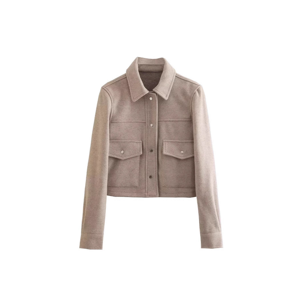 Damen kurze Wolljacke im klassischen Stil mit aufgesetzten Taschen EB