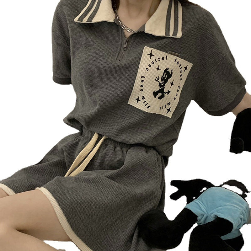 Damen Kurzarm Poloshirt mit modernem Kragen und stylishem Grafikdetail EB
