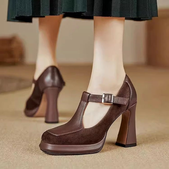 Damen Pumps mit einzigartigem Riemchen-Design und modischem Blockabsatz EB
