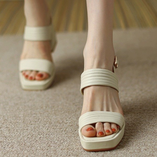 Damen Blockabsatzsandalen mit breiten Riemen und verstellbarem Schließen EB