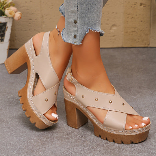 Damen Plateau-Sandalen mit modischem Riemendesign und Schmuckdetails EB