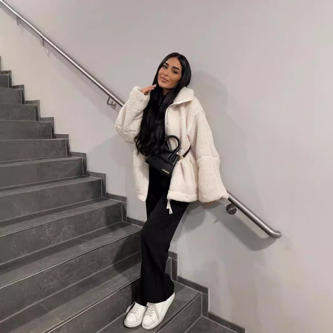 Damen kuschelige Fleecejacke mit praktischen aufgesetzten Taschen und modernem Stehkragen EB