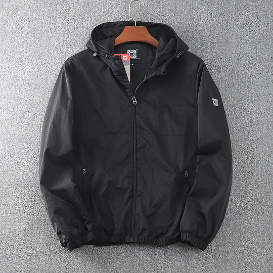 Herren leichte Windjacke mit verstellbarem Kapuzenkragen und atmungsaktiven Einsätzen Hedi-Mode