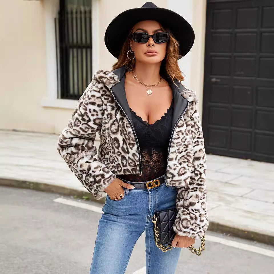 Damen Kunstfelljacke mit kontrastierenden Details und modischem Schnitt EB