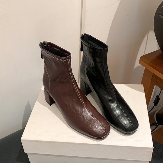 Damen Ankle Boots aus hochwertigem Leder mit modernem Design und bequemen Blockabsatz EB