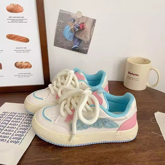 Damen Sportliche Sneaker mit modischen Akzenten und dicker Sohle EB