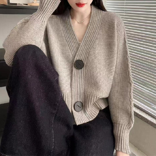 Damen modische Strickjacke mit großen Knöpfen und seitlich offenen Ärmeln EB
