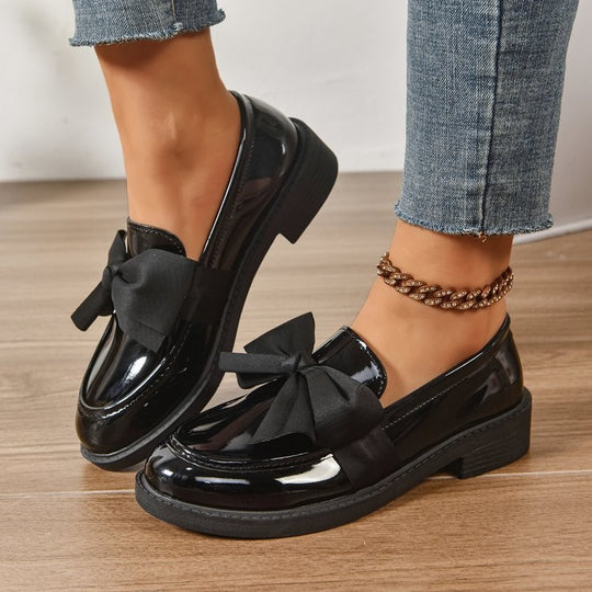 Damen elegante Mokassins mit Plastikoberfläche und modischem Schleifen-Detail EB