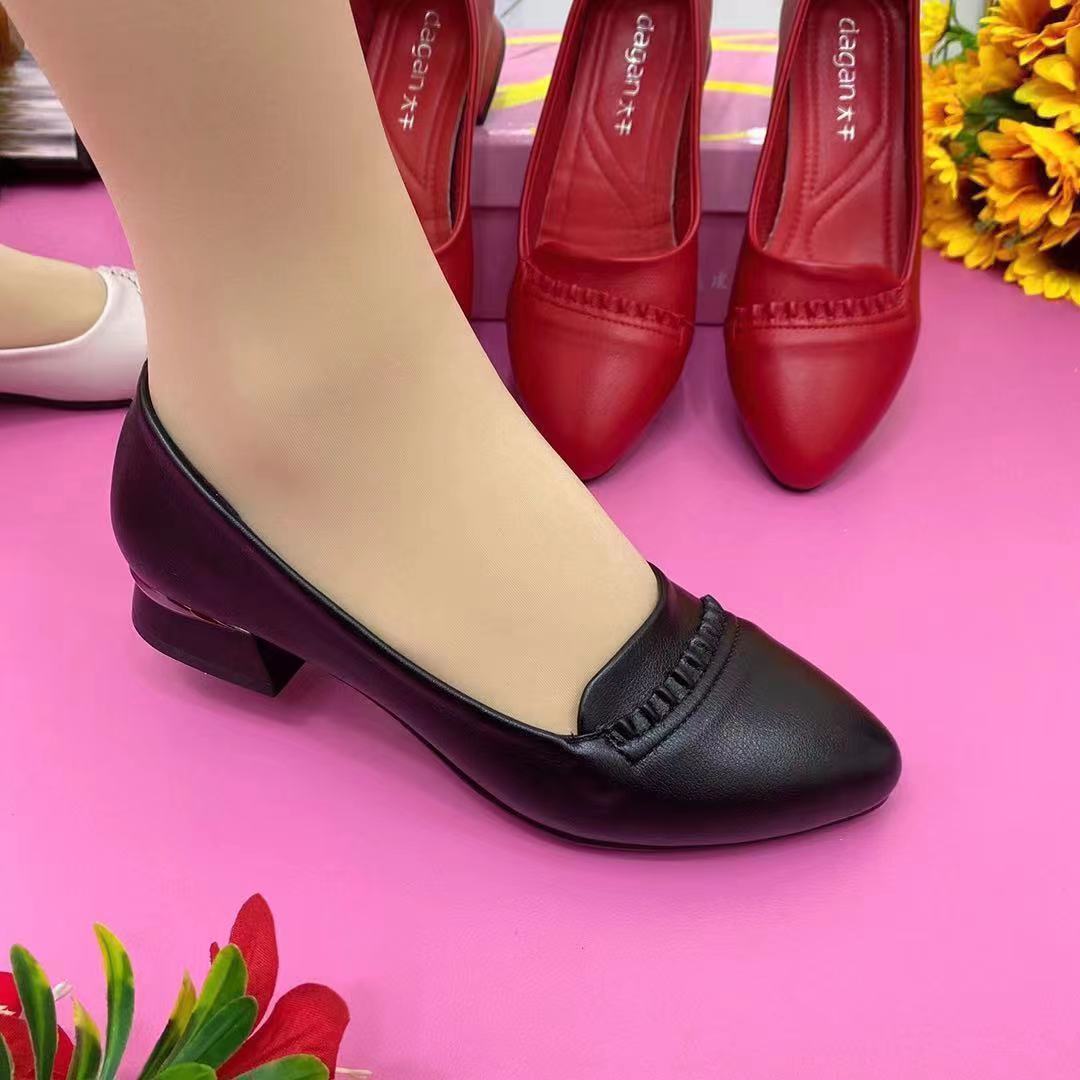 Damen elegante Ballerinas mit modischem Absatz und dezentem Design EB