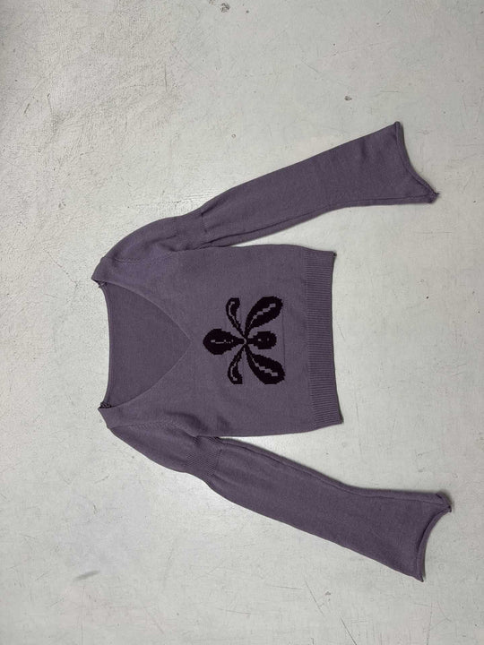 Damen nan kurzes Feinstrick V‑Pullover mit floralem Intarsienmotiv und ausgestellten Trompetenärmeln EB