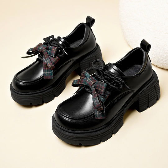 Damen Plateau-Schnürschuhe mit modischem Kettendetail und robustem Blockabsatz EB
