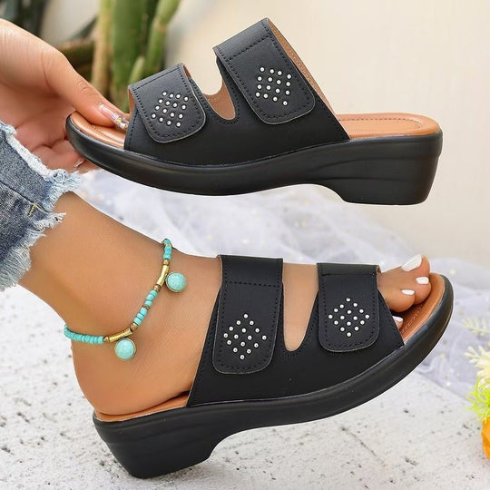 Damen Komfortable Sandalen mit verstellbaren Riemen und eleganten Nieten EB