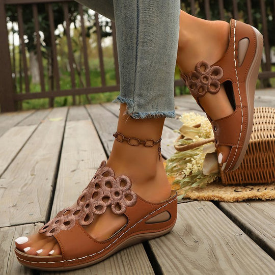 Damen Wedge-Sandaletten mit floralen Applikationen und ergonomischem Fußbett EB