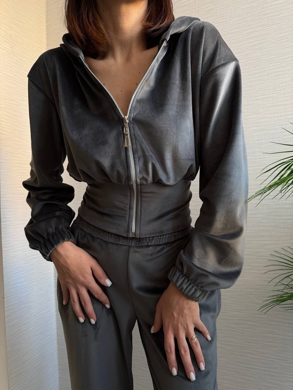 Damen Taillierte Cropped-Kapuzenjacke mit figurformendem Schlauchbund EB
