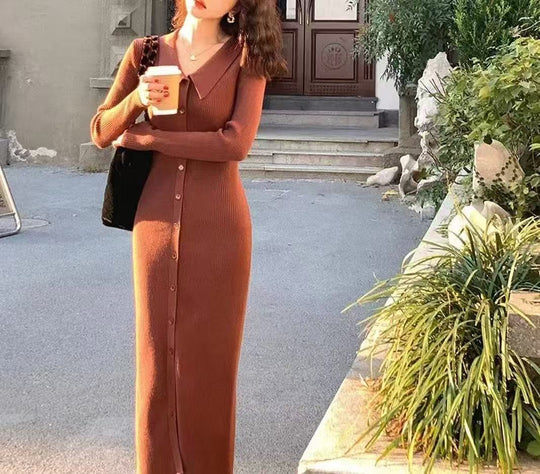 Damen Strickmaxikleid mit Knopfverschluss und modischem Kragen EB