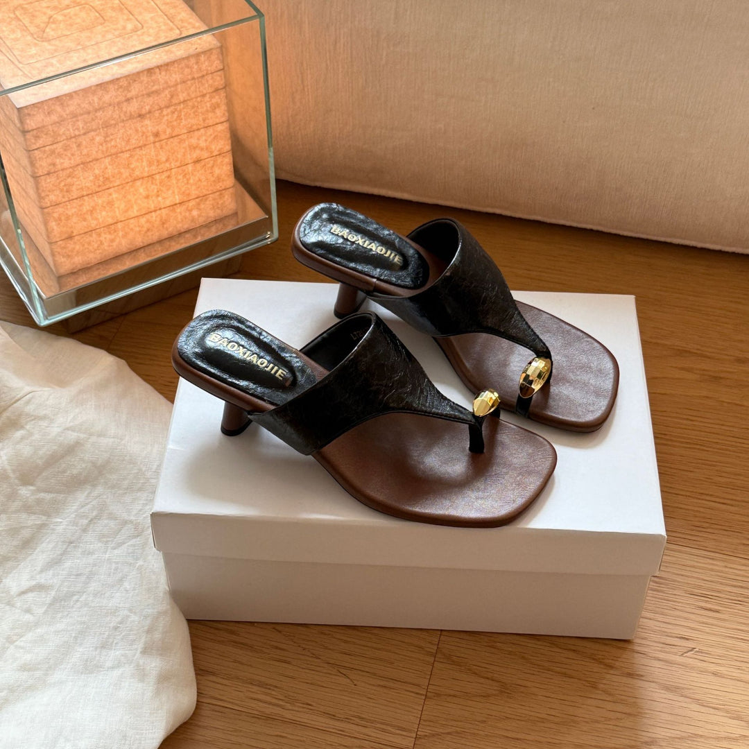 Damen Elegante Zehentrenner-Sandaletten mit modischem Riemendesign und dekorativer Schnalle EB
