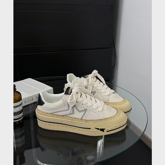 Damen modische Plattform Sneakers mit robustem Obermaterial und glänzendem Akzent EB