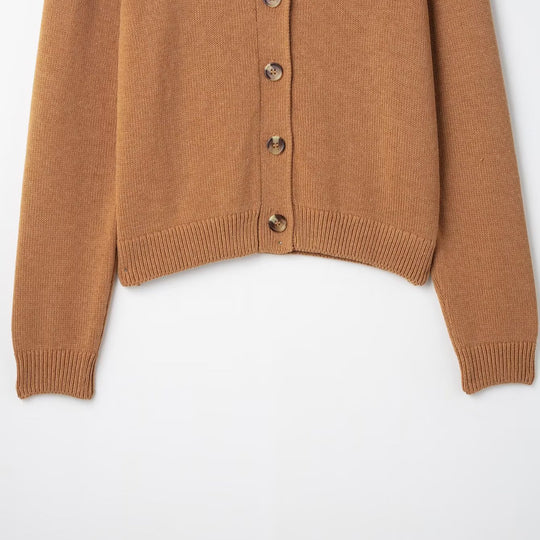 Damen Strickjacke mit Knopfdetails und Rundhalsausschnitt EB