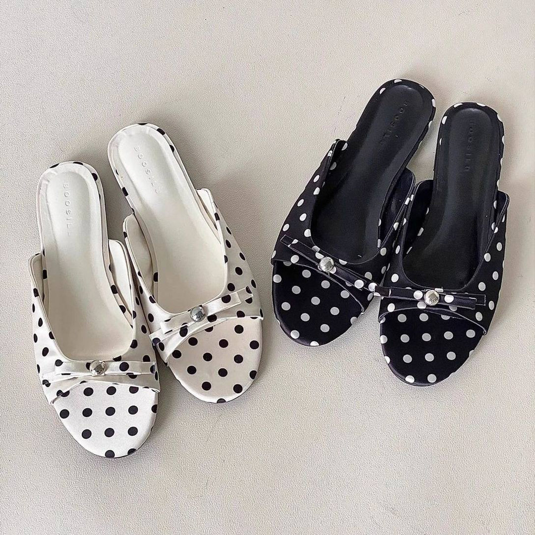 Damen modische Pantolette mit Punkten und dekorativem Riemen EB