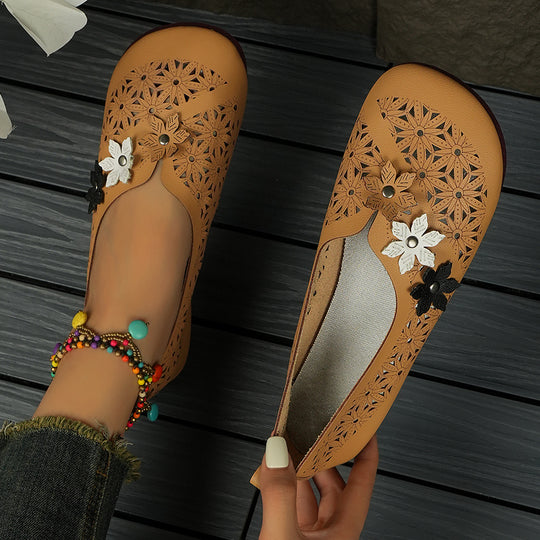 Damen nan flache Ballerina-Pantoffel mit Laserperforation und dreidimensionaler Blumenapplikation EB