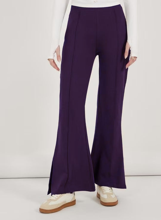 Damen weite Flared-Hose aus strukturiertem Material mit seitlichen Schlitzen EB