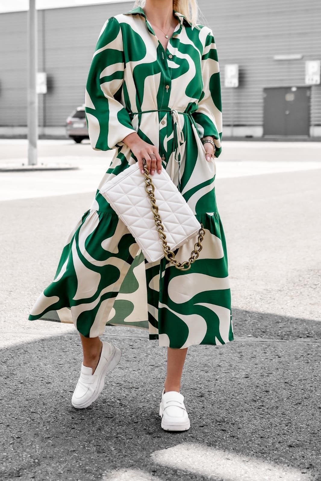 Damen Maxikleid mit modernem Muster und praktischem Taillengürtel EB