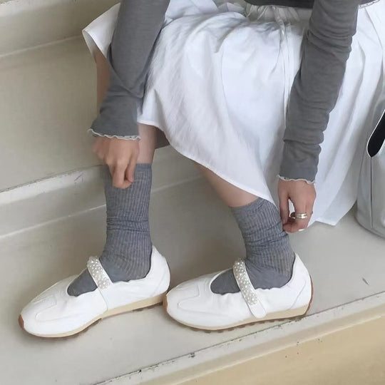 Damen Sneakers mit elegantem Perlenakzent und modischem Design EB