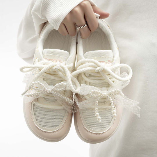 Damen Sneakers mit verspieltem Sternen-Muster und perlenverzierten Schnürsenkeln EB
