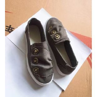 Damen Slip-On Sneakers mit modischen Knopfdetails EB