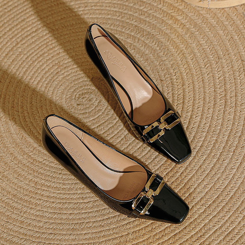 Damen Pumps mit geschmackvollem quadratischem Zehenbereich und eleganter Schnallenapplikation EB
