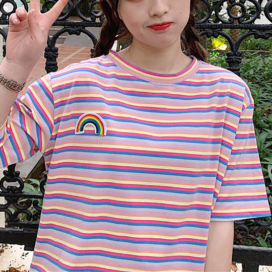 Damen gestreiftes T-Shirt mit buntem Regenbogen-Patch EB