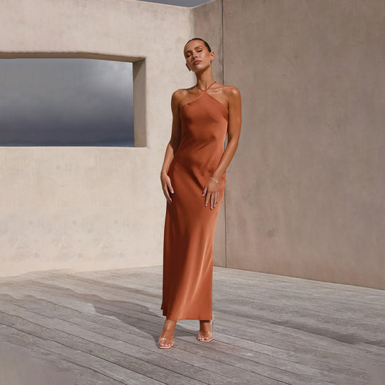 Damen Satin-Maxikleid mit schulterfreiem Design und elegantem Fall EB