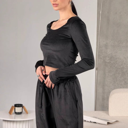 Damen samtiges bauchfreies Langarm-Crop-Top mit weitem Rundhalsausschnitt EB